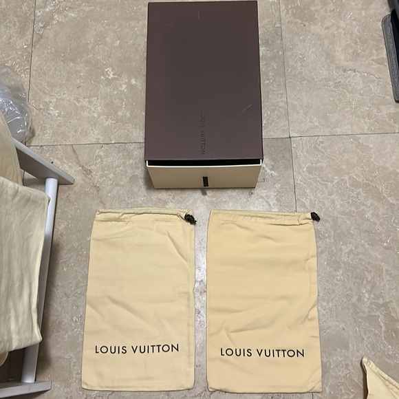 Louis Vuitton box and two drawstring Shoe dust bags - Picture 2 of 3